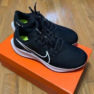 Mens Nike Air Zoom Pegasus 38 running shoes - size 12.5 wide width